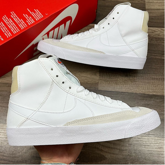 Nike Shoes - Nike Blazer Mid ‘77 SE D
